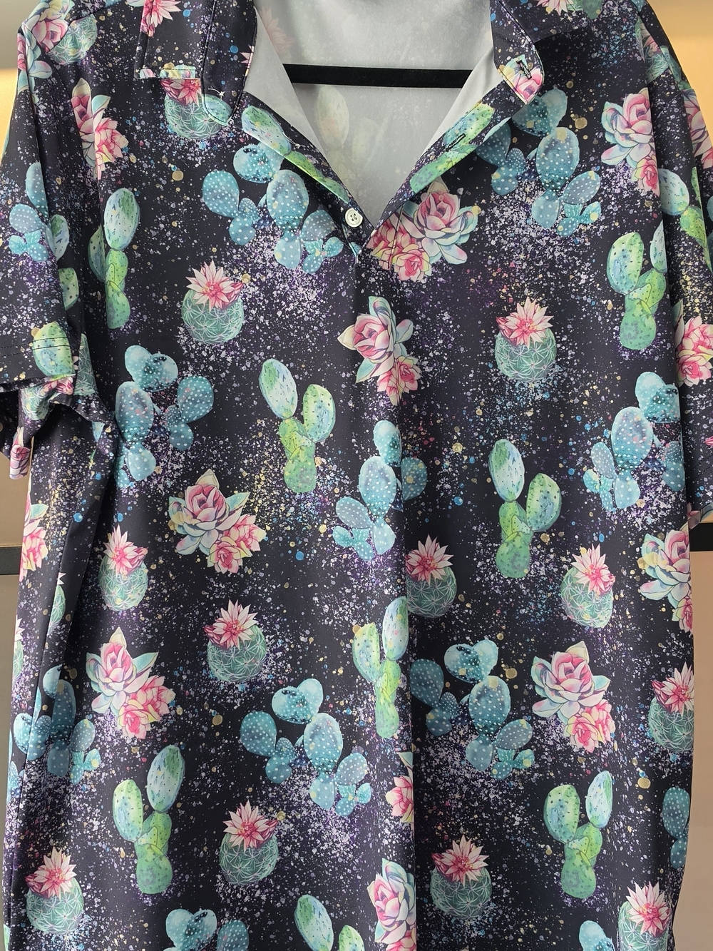 Sunday Swagger -Men's Black Cactus Print Short-Sleeve Shirt